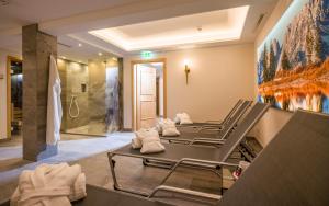 Vannituba majutusasutuses Alpen Glück Hotel Kirchberger Hof