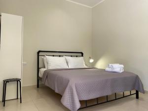 Ένα ή περισσότερα κρεβάτια σε δωμάτιο στο Catherine's Studios Sivota