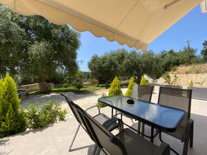 Κήπος έξω από το Catherine's Studios Sivota