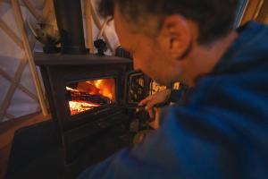 Fotografie z fotogalerie ubytování Cozy Yurt in the Woods v destinaci Sainte-Agathe-des-Monts