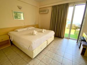 Ένα ή περισσότερα κρεβάτια σε δωμάτιο στο New Aegli Resort Hotel