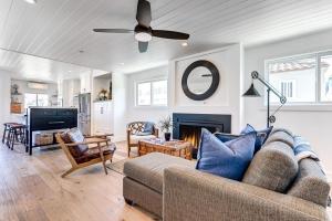 Imagen de la galería de 3Br Luxury Condo W Rooftop Deck & Fire Pit - Steps To Beach By Beachview Rental, en Newport Beach 34 fotos más