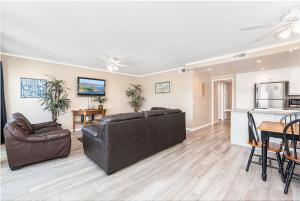 Afbeelding uit fotogalerij van Pet-Friendly 3Br W Ac & Rooftop Deck 2 Houses From Beach By Beachview Rentals in Newport Beach +24 foto's