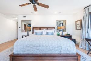 Ένα ή περισσότερα κρεβάτια σε δωμάτιο στο Luxury 5Br Vacation Home W Rooftop Deck, Ocean Views & Ac By Beachview Rentals