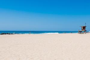 Imagen de la galería de Remodeled 2Br Oceanfront W Spacious Patio & Stunning Views By Beachview Rentals, en Newport Beach