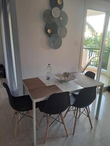 a dining room table and chairs in a room at City Sunshine, Strovolos - Nicosia in Nicosia +17 photos