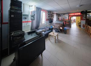Η κουζίνα ή μικρή κουζίνα στο Hostel Doupě Humpolec