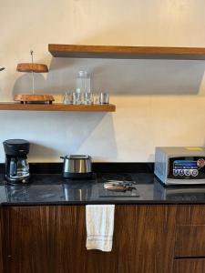 Kuchnia lub aneks kuchenny w obiekcie Tulum Jungle loft with Pool and rooftop near Beach and Cenotes and dowtown! Fast WiFi! Perfect for Expats