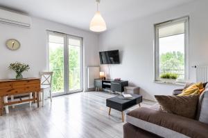 Televízia a/alebo spoločenská miestnosť v ubytovaní Apartamenty Tespis - Andersa