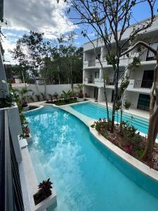 Basen w obiekcie Tulum Jungle loft with Pool and rooftop near Beach and Cenotes and dowtown! Fast WiFi! Perfect for Expats lub w pobliżu