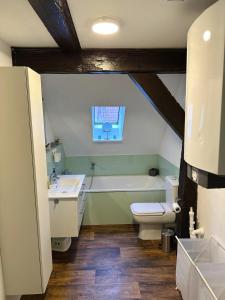 a bathroom with a sink and a tub and a toilet at Gemütliche Maisonettenwohnung in Dannenberg Elbe in Dannenberg +26 photos