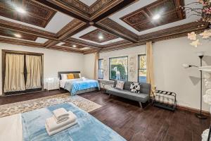 Ένα ή περισσότερα κρεβάτια σε δωμάτιο στο Stunning House wt 6Br 5Bth SJ