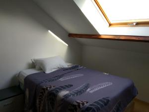 Giường trong phòng chung tại House near CDG Paris airport 4 bedroom