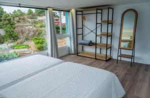 Postel nebo postele na pokoji v ubytování Loft Vista al Teide + 32 fotografií