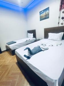 Letto o letti in una camera di Happy pyramids view
