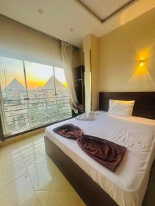 Letto o letti in una camera di Happy pyramids view
