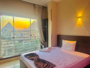 Letto o letti in una camera di Happy pyramids view
