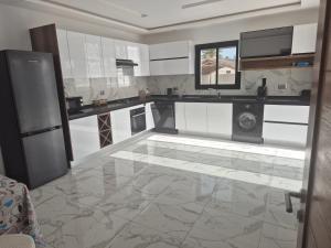 Η κουζίνα ή μικρή κουζίνα στο Villa Dalissa avec piscine chauffée