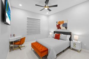 Postel nebo postele na pokoji v ubytování Luxury House in Cape Coral + 36 fotografií