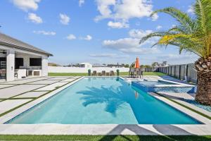 Bazén v ubytování Luxury House in Cape Coral nebo v jeho okolí