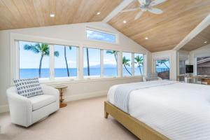 Μια τηλεόραση ή/και κέντρο ψυχαγωγίας στο Puamana 192-1 Oceanfront