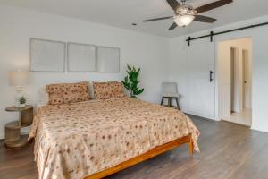 Postel nebo postele na pokoji v ubytování Pool Access Family-Friendly Virginia Beach Home!