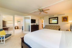 En eller flere senge i et værelse på Maui Eldorado #H104 Garden View + 33 billeder