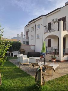 Vonkajšia záhrada v ubytovaní Villa Cavalluccio Marino con piscina idromassaggio