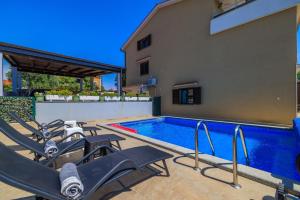 Πισίνα στο ή κοντά στο Apartments Black