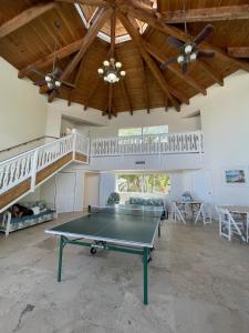 Lauatennis majutusasutuses Coconut Cove Resort & Marina või selle läheduses