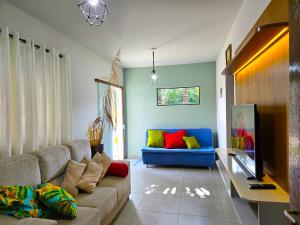 a living room with a couch and a tv at Temporada Belas Casas in São Pedro +143 photos