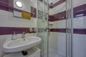 Kúpeľňa v ubytovaní Villa Kontesici 12