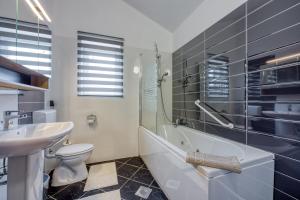Kúpeľňa v ubytovaní Villa Kontesici 12