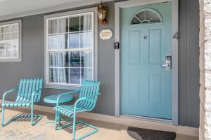 Φωτογραφία από το άλμπουμ του Downtown Retreat #4 - Walk to Main, Shared Pool & Hot Tub σε Fredericksburg +21 φωτογραφίες