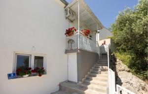Μπαλκόνι ή βεράντα στο 2 Bedroom Amazing Apartment In Gustirna