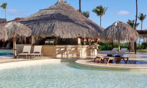 Bazén v ubytování Grand Palladium Punta Cana Resort & Spa - All Inclusive nebo v jeho okolí
