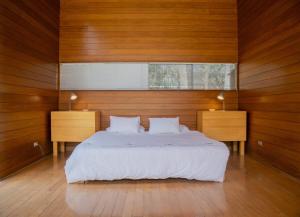 Elegant 5BR with Garden view Home in Cieneguilla客房内的一张或多张床位