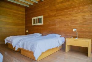 Elegant 5BR with Garden view Home in Cieneguilla客房内的一张或多张床位