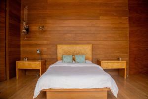 Elegant 5BR with Garden view Home in Cieneguilla客房内的一张或多张床位