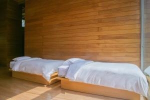 Elegant 5BR with Garden view Home in Cieneguilla客房内的一张或多张床位