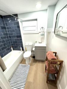 a bathroom with a tub and a toilet and a sink at Free Paddleboards - King Bed - 5min Walk to Beach in Clearwater Beach