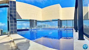 a swimming pool on the roof of a building at Vacanze - Barão de Mauá in Maceió