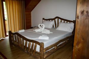 Postel nebo postele na pokoji v ubytování Bujtina Guri Hanit