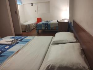 Cama ou camas em um quarto em Hotel Paris Lima