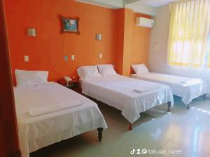 Tahuari Hotel客房内的一张或多张床位