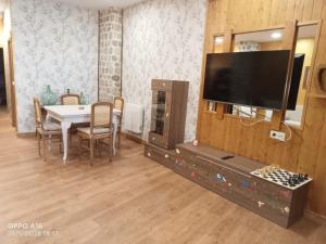 Μια τηλεόραση ή/και κέντρο ψυχαγωγίας στο El Pedragal