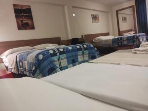 Cama ou camas em um quarto em Hotel Paris Lima