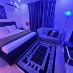 Postel nebo postele na pokoji v ubytování Weltons Apartments