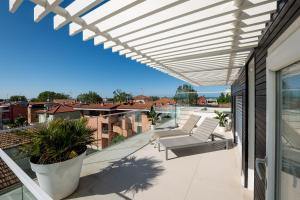 Balkoni atau teres di Rooftop Pool - VIP Penthouse