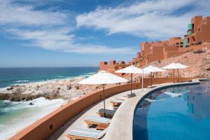 Bazén v ubytování Club Regina Los Cabos nebo v jeho okolí